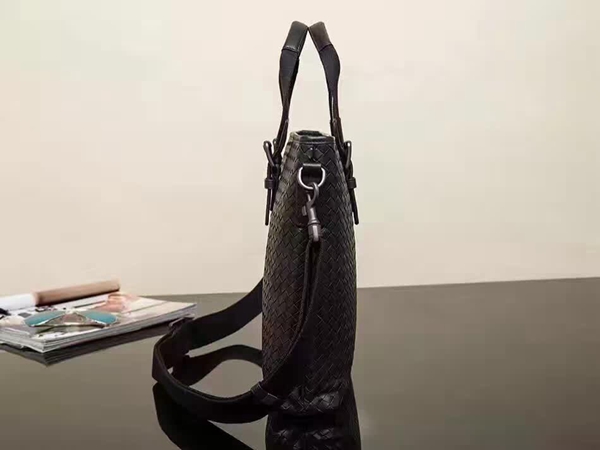 ボッテガヴェネタバッグ背面デザイン